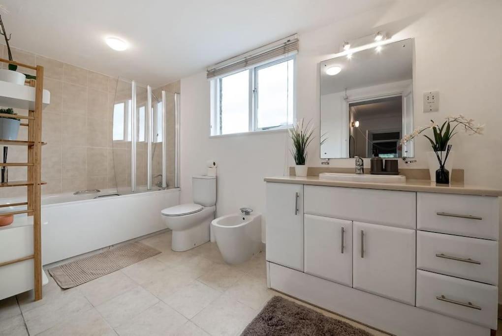 Knightsbridge Two Bed Apartment London Exterior photo