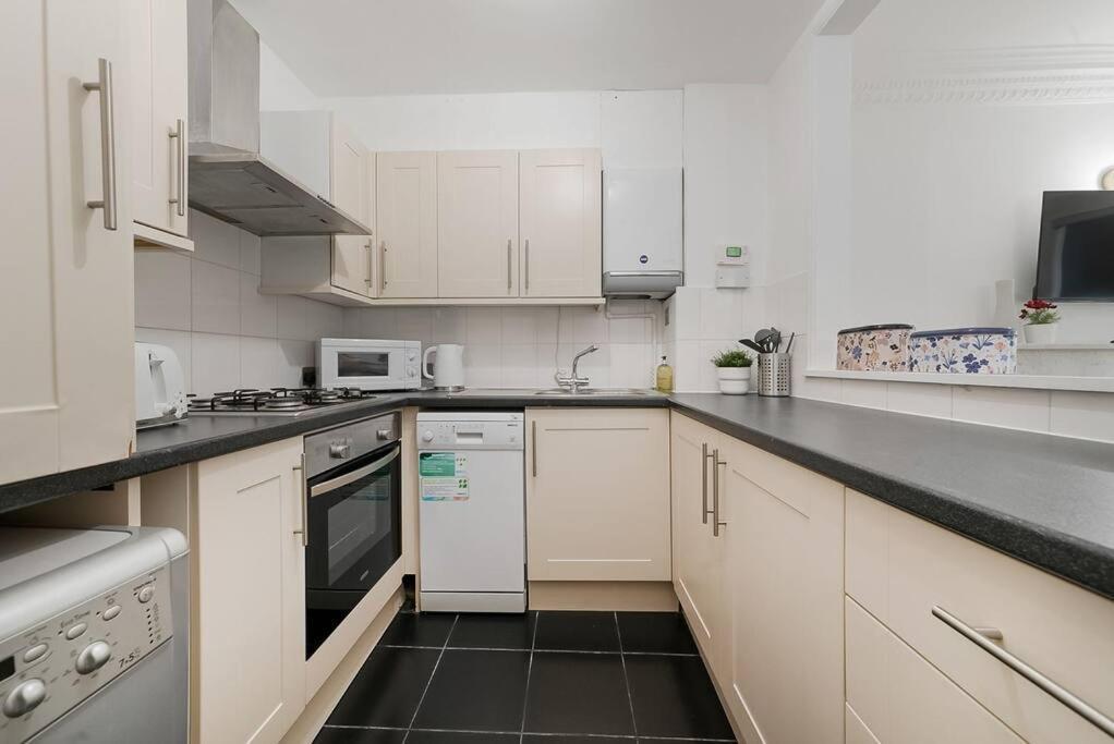 Knightsbridge Two Bed Apartment London Exterior photo